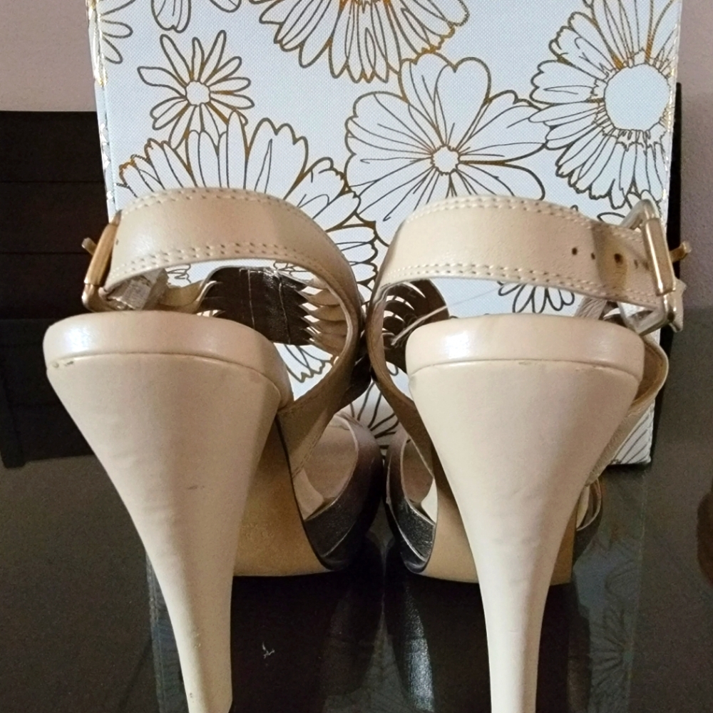 Stilletos - Picture 4 of 4